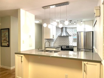 Photo 11 at 102 - 3008 Willow Street, Fairview VW, Vancouver West
