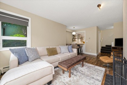 Photo 4 at 107 - 2455 York Avenue, Kitsilano, Vancouver West