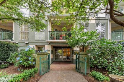 Photo 3 at 304 - 1928 Nelson Street, Vancouver West
