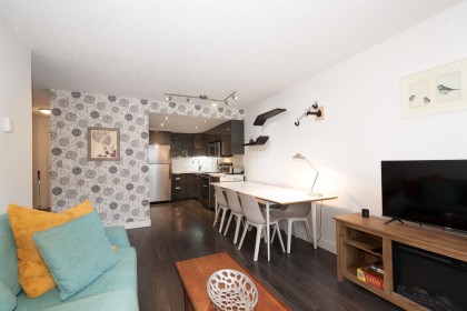 Photo 11 at 207 - 1990 W 6th Avenue, Kitsilano, Vancouver West