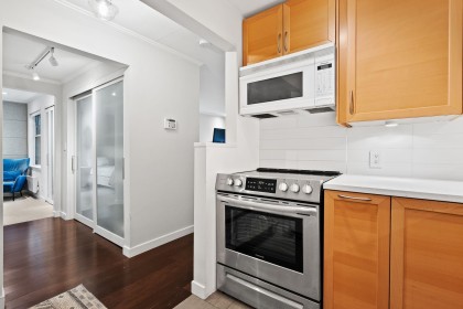 Photo 12 at 104 - 925 W 15th Avenue, Fairview VW, Vancouver West