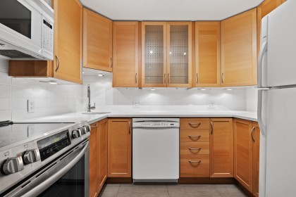 Photo 14 at 104 - 925 W 15th Avenue, Fairview VW, Vancouver West
