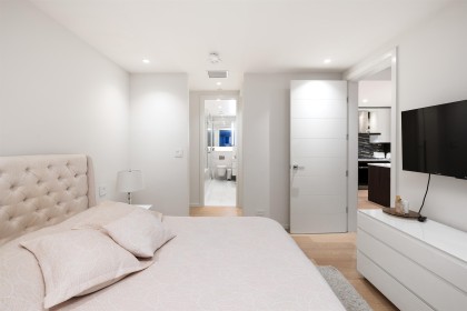 Photo 16 at 402 - 1355 Bellevue Avenue, Ambleside, West Vancouver