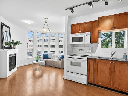 Photo 4 at 309 - 3089 Oak Street, Vancouver West