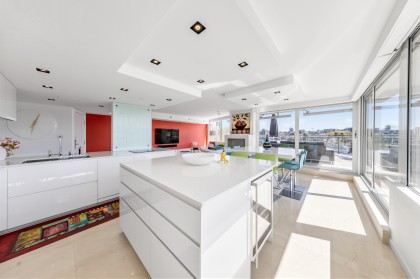 Photo 13 at 606 - 1288 Marinaside Crescent, Yaletown, Vancouver West