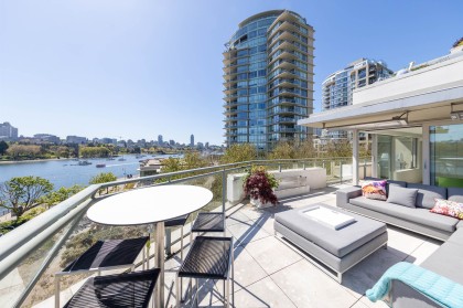 Photo 5 at 606 - 1288 Marinaside Crescent, Yaletown, Vancouver West