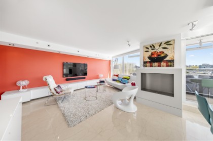 Photo 10 at 606 - 1288 Marinaside Crescent, Yaletown, Vancouver West