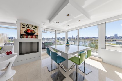 Photo 11 at 606 - 1288 Marinaside Crescent, Yaletown, Vancouver West