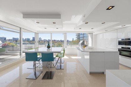 Photo 8 at 606 - 1288 Marinaside Crescent, Yaletown, Vancouver West