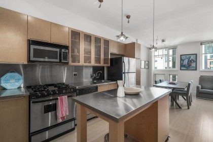 Photo 5 at 402 - 1072 Hamilton Street, Yaletown, Vancouver West