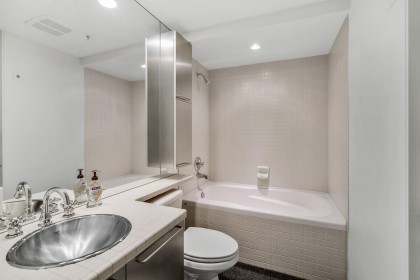 Photo 19 at 402 - 1072 Hamilton Street, Yaletown, Vancouver West