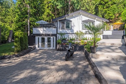 Photo 2 at 3870 Emerald Drive, Edgemont, North Vancouver