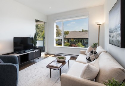 Photo 1 at 402 - 1061 Marine Drive, Norgate, North Vancouver