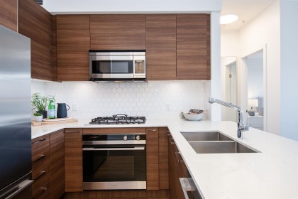 Photo 9 at 402 - 1061 Marine Drive, Norgate, North Vancouver