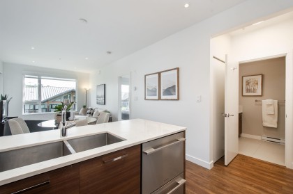 Photo 10 at 402 - 1061 Marine Drive, Norgate, North Vancouver