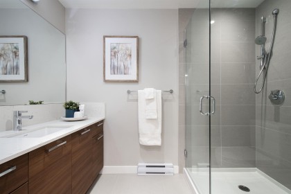 Photo 11 at 402 - 1061 Marine Drive, Norgate, North Vancouver