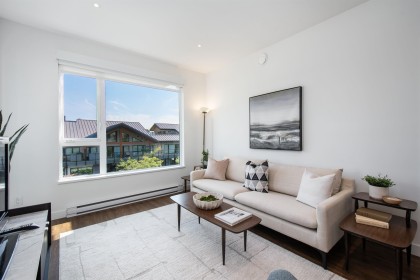 Photo 4 at 402 - 1061 Marine Drive, Norgate, North Vancouver