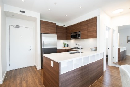 Photo 8 at 402 - 1061 Marine Drive, Norgate, North Vancouver