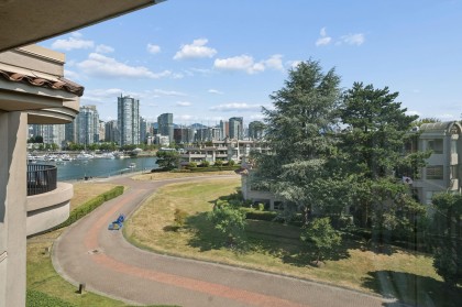 Photo 13 at 412 - 525 Wheelhouse Square, False Creek, Vancouver West