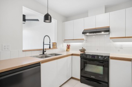 Photo 5 at 412 - 525 Wheelhouse Square, False Creek, Vancouver West