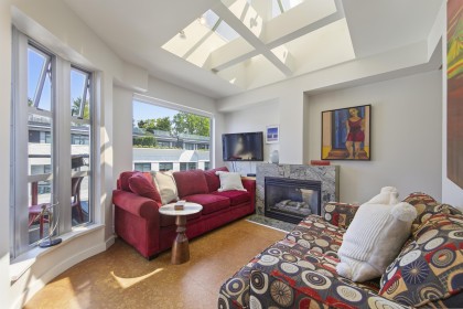 Photo 2 at 301 - 3673 W 11th Avenue, Kitsilano, Vancouver West