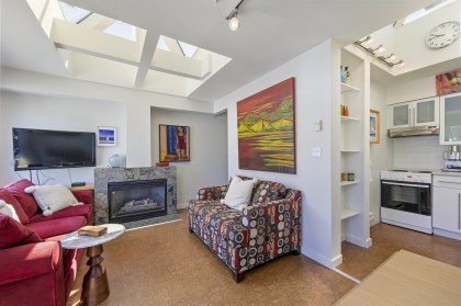 Photo 3 at 301 - 3673 W 11th Avenue, Kitsilano, Vancouver West
