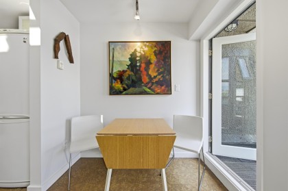 Photo 8 at 301 - 3673 W 11th Avenue, Kitsilano, Vancouver West