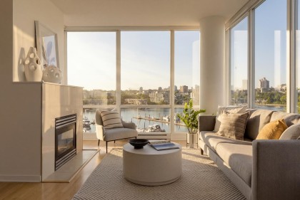 Photo 2 at 702 - 1099 Marinaside Crescent, Yaletown, Vancouver West