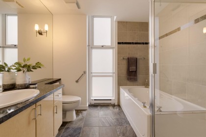 Photo 16 at 702 - 1099 Marinaside Crescent, Yaletown, Vancouver West