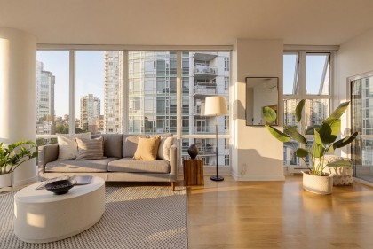 Photo 3 at 702 - 1099 Marinaside Crescent, Yaletown, Vancouver West