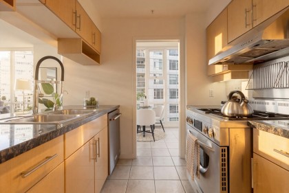 Photo 11 at 702 - 1099 Marinaside Crescent, Yaletown, Vancouver West