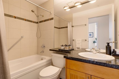 Photo 19 at 702 - 1099 Marinaside Crescent, Yaletown, Vancouver West