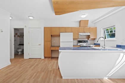 Photo 4 at 3027 W 7th Avenue, Kitsilano, Vancouver West