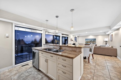 Photo 22 at 1375 Burnside Road, Chartwell, West Vancouver