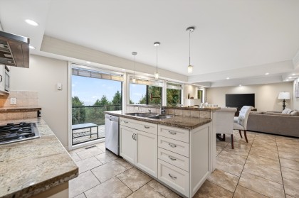 Photo 19 at 1375 Burnside Road, Chartwell, West Vancouver