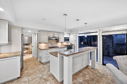 Photo 21 at 1375 Burnside Road, Chartwell, West Vancouver