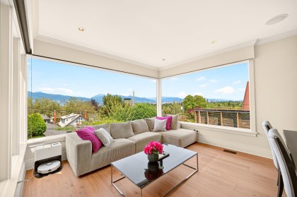 Photo 4 at 3835 W 12th Avenue, Point Grey, Vancouver West