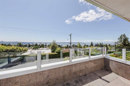 Photo 17 at 2273 Mathers Avenue, Dundarave, West Vancouver
