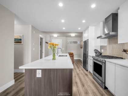 Photo 10 at 401 - 1496 Charlotte Road, Lynnmour, North Vancouver