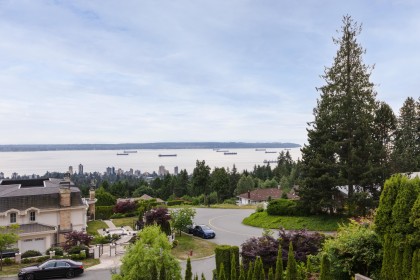Photo 2 at 2185 Westhill Wynd, Westhill, West Vancouver
