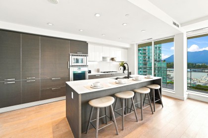 Photo 5 at 802 - 1409 W Pender Street, Coal Harbour, Vancouver West