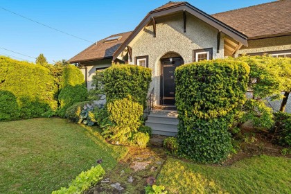 Photo 2 at 401 Somerset Street, Upper Lonsdale, North Vancouver