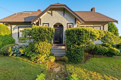 Photo 1 at 401 Somerset Street, Upper Lonsdale, North Vancouver