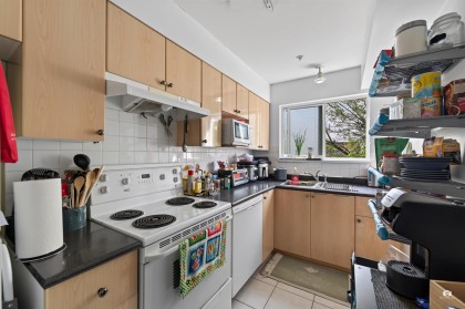 Photo 6 at 301 - 1099 W 71st Avenue, Marpole, Vancouver West