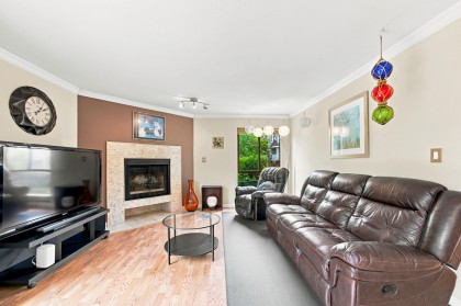 Photo 3 at 104 - 2181 Panorama Drive, Deep Cove, North Vancouver