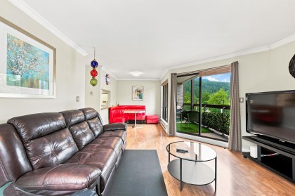 Photo 5 at 104 - 2181 Panorama Drive, Deep Cove, North Vancouver