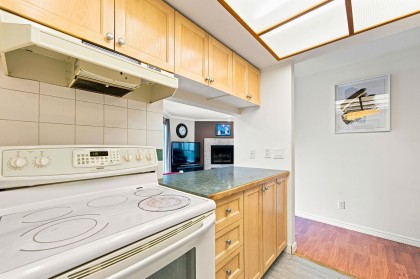 Photo 9 at 104 - 2181 Panorama Drive, Deep Cove, North Vancouver