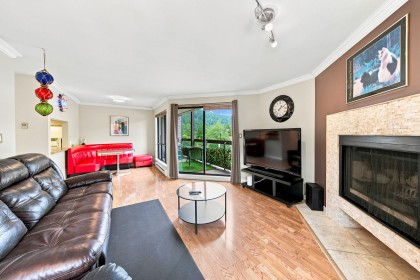Photo 4 at 104 - 2181 Panorama Drive, Deep Cove, North Vancouver