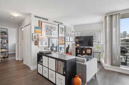 Photo 10 at 2201 - 918 Cooperage Way, Yaletown, Vancouver West