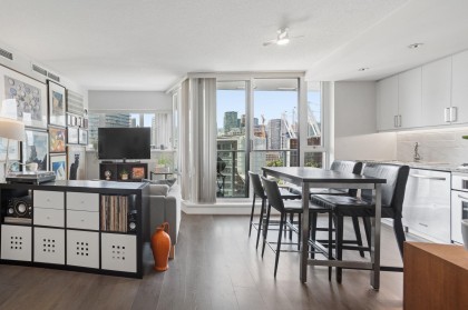 Photo 11 at 2201 - 918 Cooperage Way, Yaletown, Vancouver West